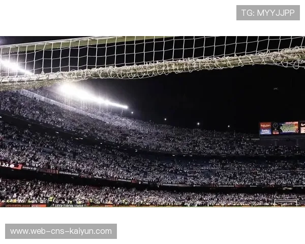 法兰克福球迷诺坎普再现“白色看台”，巴萨加强安保